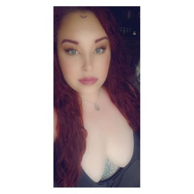 Cash App: $redsonja0812   - Feet and leg pics, 31yr old female, bbw, findom, foot goddess that loves to be worshipped 🔞