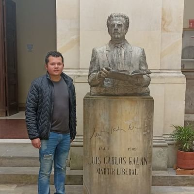 Topógrafo, estudiante de la Universidad Distrital, Hijo del Campo,  CH. Cambio por la Paz y la Vida