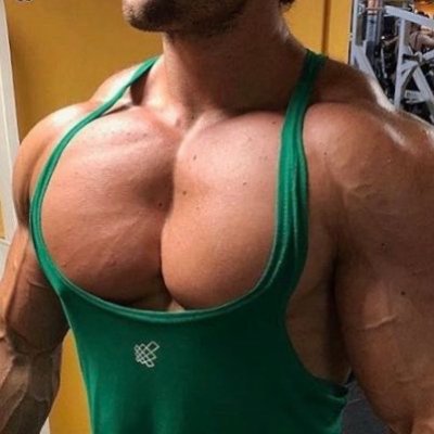 NSFW page! Gay guy into muscles, bodybuilding and muscle growth.