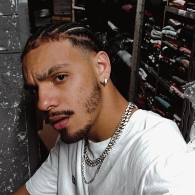 naomesegueij's profile picture. Não faço a merda só jogo no ventilador.