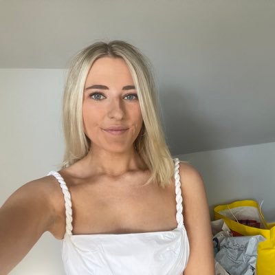 holly_rose99's profile picture. 