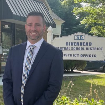 Proud Father&Husband/Middle School Principal @RiverheadCSD/@NYCSchools Big Apple Recipient/Former Asst. Superintendent/SS Supervisor and SS Teacher