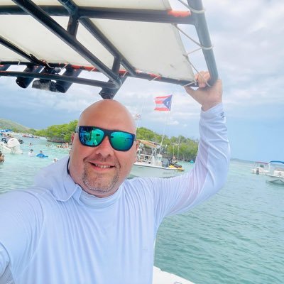 Tipo común, amante de la política y Ponceño primero que Puertorriqueño.