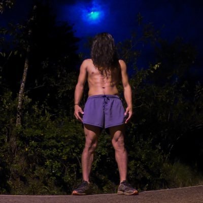 CEO de la Vagancia, la MedioCridad, la Mendicidad Virtual y el ConforMismo. El YouTuber de Bajo Presupuesto y Pobre en Creatividad.