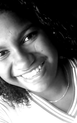 Ariana , Flamenguista de coração, Sonhadora, Feliz , moleca , atrapalhada, twitteira viciada  ! ;)