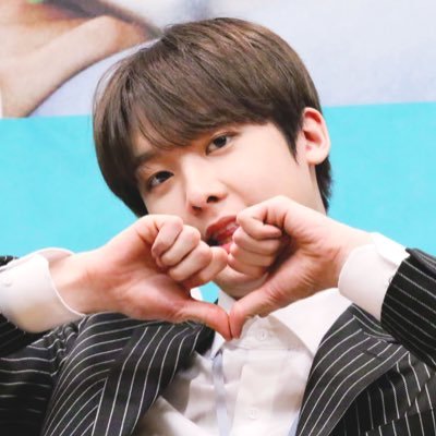 moment_spring's profile picture. ˖⁺‧₊ #아스트로 #윤산하 ₊‧⁺˖