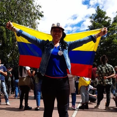 lucy1786's profile picture. Levántate, sonríele a la vida y sigue tu camino; no es tiempo de llorar, es tiempo de ir hacia delante y ser feliz. Sonríe que eres más fuerte que ayer......