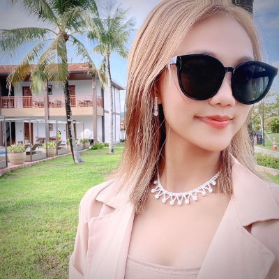 CarlynRabbit's profile picture. Just came back to twitter recently and only used this one account