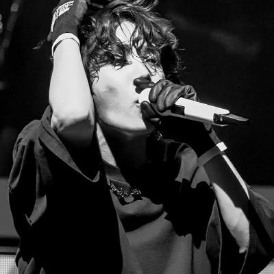 sabateana's profile picture. Army . BTS LEYEND. 🇰🇷     A single interest.....follow the BTS account.💜❤
💜BTS
💫JHope🔥#JackInThebox
More...💥🖤