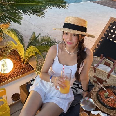 Melissa_s60000's profile picture. It’s flower that always smiles in tha sunlight 🌻 
Korean #Thai   (☞ﾟヮﾟ)☞