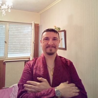 Di una famiglia Francese e Italiana, sono Influencer, Modello,...
Rimango aperto alle proposte.
🇫🇷🌐🌎🇮🇹