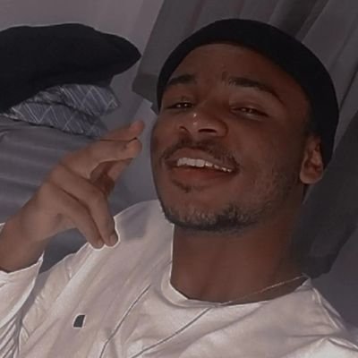 Mu____rilo's profile picture. asmático saudável