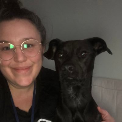 dykotomee's profile picture. bookworm by day, magazine snake by night