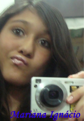 ela tem força tem sensibilidade, ela é guerreira ♪
baby, hush hush ♪