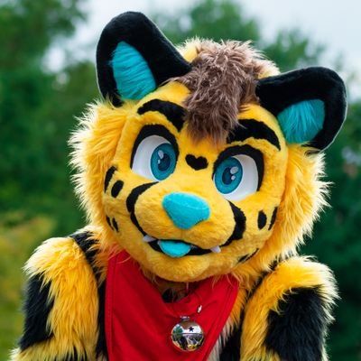 24|He/They|DemiPan|IM KITTY - quality engineer@mitsubishi 🚗 🩵@hey_im_dry💛 music, cars & mtg 🥰 🐆HEAD EMPTY CHEE FLAT😸 🔞 💛🩵suit by @deleon_fursuits 🩵💛