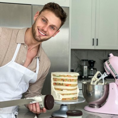 bonjourcake's profile picture. Giant Gentle French Chef, owner of Bonjour Cake Miami. artiste, swimmer, gardener and proud Dog Daddy!