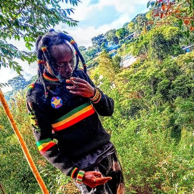 NO MAN IS ENOUGH TO BE ANOTHER MAN'S KING ❤🖤💚RASTAMAN HAVE  NO COMPETITION BUT HAS CONDITIONS❤💛💚...All I want is a life of peace ✌️✌️