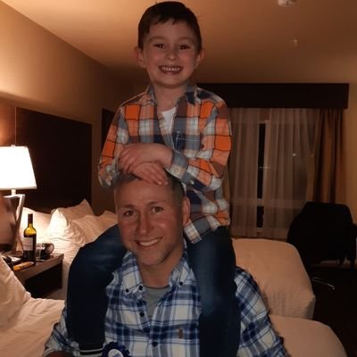 dad to my little boy, follow stocks and crypto  and anything sports and 🎶music related🇨🇦🏒🇵🇱 👮