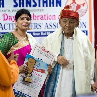 Bharti_ji's profile picture. भीड़ का हिस्सा बनूँ ये फितरत ही नहीं मेरी,
मुझे आदत है अपने काफिले ख़ुद बनाने की👉🏻👍🏻झूट का मुखौटा लगाने वाले दूर ,संख्या की कोई मायने नहीं गुणवत्ता के आगे।