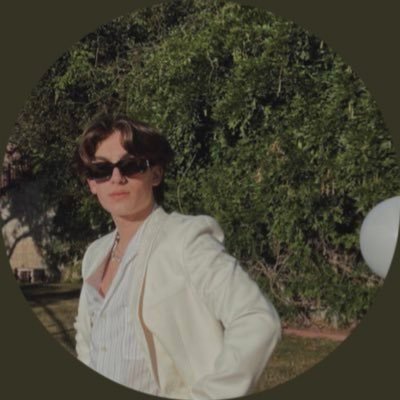 lovejustorlando's profile picture. she/her