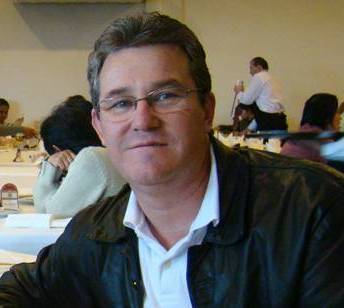 Diretor da Métoddus Consultoria Imobiliária e Consórcios RS.
Trabalhou na APAC, Campinas, SP, Mineira Central,RJ, AC. Formação: Ciências Exatas e Marketing.
