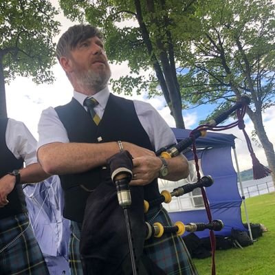 Pipe Major, Dad, Hubby, adult Human Male, Defender of womans single sex based rights...&  beer 🏴󠁧󠁢󠁳󠁣󠁴󠁿🍻🎵 🦖