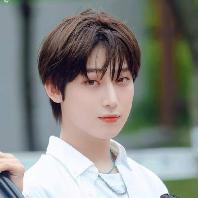 KpopIndustry__'s profile picture. Hello my name is Emver,Follow my account on Emver0831Alt :)) #519