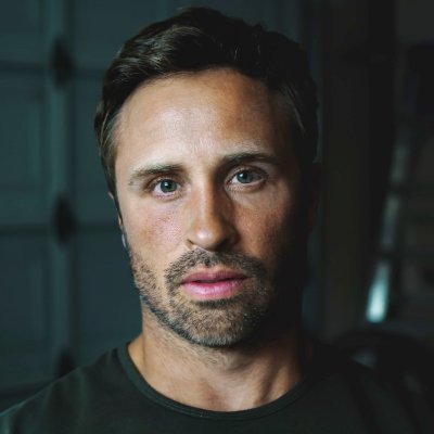 rhavi32's profile picture. 