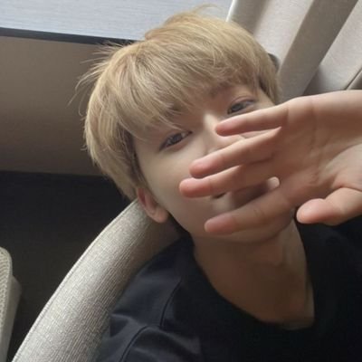 jjwluvs's profile picture. ⠀                          ⌗ dong sicheng . . . ✯ 
⠀⠀⠀                  ⠀⠀