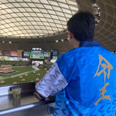 西武ライオンズファンのバイオリン&ビオラ弾き。幼稚園は地元。学校はずっと県境を越えて。就職したら県境を二回超えて同じ県の中心へ。霞の国に寄り道した以外は、同じ建物ばかりに勤めること11年。あっという間のハム12年。地元に戻り５代目をしつつ新しいことの準備中。