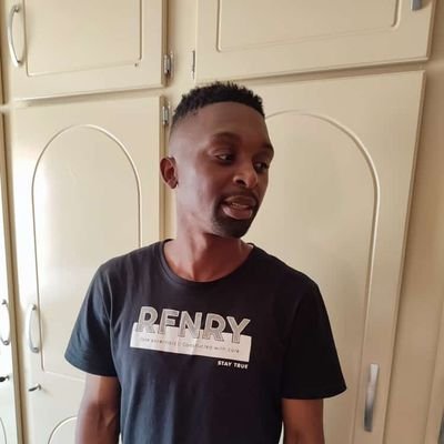 Thabo_Mzee's profile picture. futbal fanatic, hustlers ambition, humble person n believe in myself.✌️✌️✌️