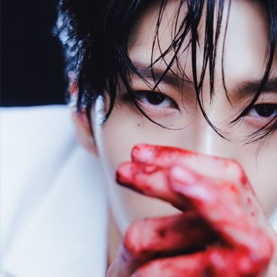 UNREAL, 레오 빅스,아빠 미소, 90L, member of 빅스, 보컬 , 사랑하는 우리 STARLIGHT, JellyFish Ent. Chubby Cheeks Yuan's Father.
