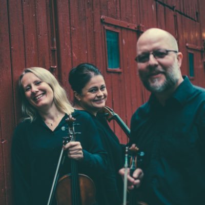 String Trio that takes music seriously😇 Sølve Sigerland, Violin/ Henninge Landaas, Viola/ Ellen Margrete Flesjø, Cello