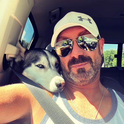 Just a 40 something gay dude living my best life. Dog dad, foodie, cocktail enthusiast, gym goer, traveler, adventurer, working on the next chapter of my life.