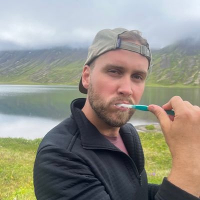 Áhugamaður um flest. Skoðanir sem birtast hér er mínar eigin, nema þegar ég retweeta skoðun einhvers annars eða þeg