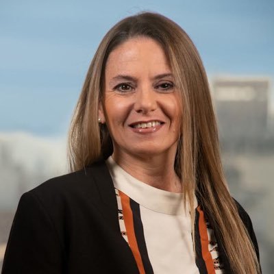 Directora PwC Uruguay. Asesora Cámara Zonas Francas. Tributarista. Contadora (UDELAR), MBA (ORT). Docente universitaria. Mamá de Pilar. Manya y ex-corredora.