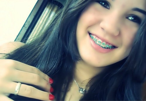 'as unicas criticas que constroem meu carater,são aquelas ditas olhando nos meus olhos.O resto são apenas opiniões vistas com maus olhos. Segue?sigo de volta*-*