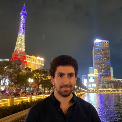 Ph.D. Student @USCVIterbi,
2025 North America QIF Finalist,
ex intern @TensorOpera
Federated ML, GFlowNets, Bayesian ML
Amateur bassist 🎸