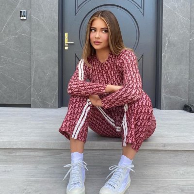 LorraineStars's profile picture. Hi