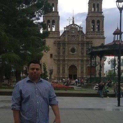 Espontáneo, creativo, siempre enfocado hacia el cambio para mejorar el todo.