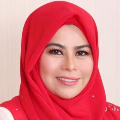 Menteri Pengajian Tinggi. Ahli Parlimen Parit Sulung. Ketua Wanita UMNO Malaysia.