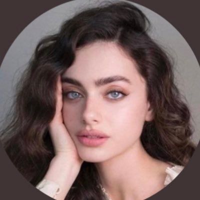 لا يوجد شخص أكثر جاذبية من رجل بعقل وسيم وفكر كلاسيكي أنيق ..