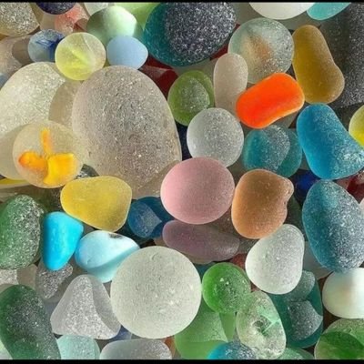 گاهی،لحظه های سکوت
پر هیاهوترین دقایق زندگی هستند
مملو از آنچه که میخواهیم بگوییم
ولی نمیتوانیم.