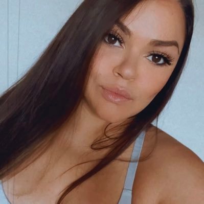 Anicoleee_'s profile picture. 