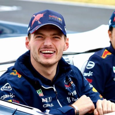 Redbull Racing🧡 F1 #MV1 #MSC47 #PER11 Prema❤️ F3 #LEC4 - I also like books, horses and sometimes football :)