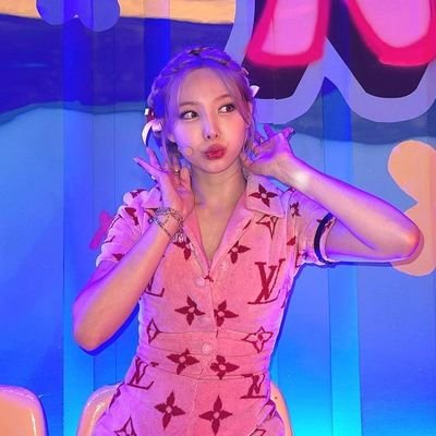 nayeon simp