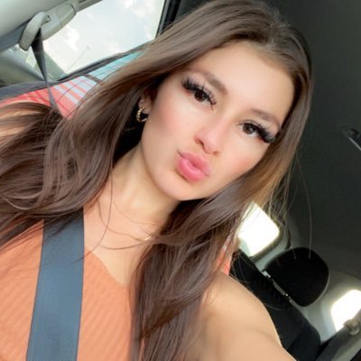 alexa_andrea12's profile picture. traveler of sorts also Reggie Kray’s mom 🐾