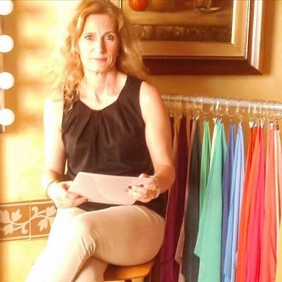 Empresària, molt decidida amb idees molt clares. Dona emprenadora i molt familiar. Assessorament en moda i Personal Shopper i SEGUIM