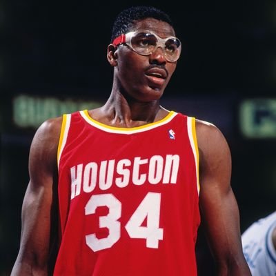 Hakeem Olajuwon fan page

Not affiliated with @DR34M