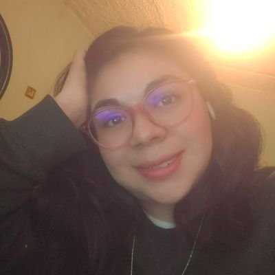 cerebromagico's profile picture. Chaparrita, ojos coquetos y cabello alborotado.